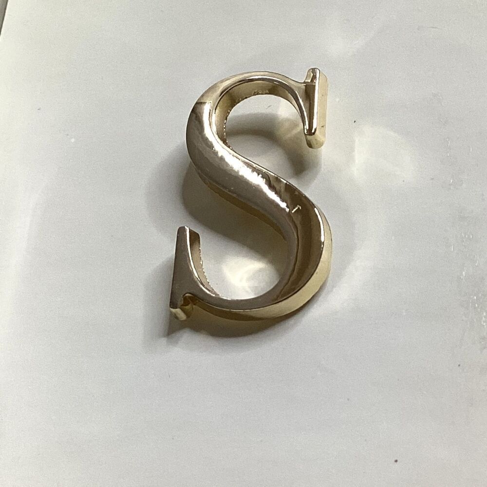 LARK & IVES COLLECTIVES THE GOLD MONOGRAM LYRICS PINS "S"